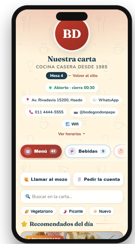 Carta digital abierta en un celular, con categorías y platos con foto